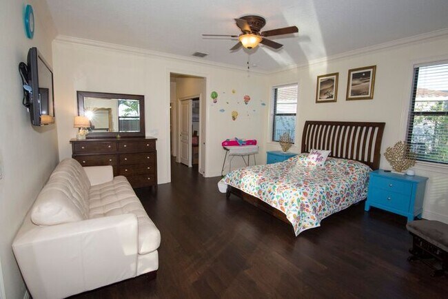 Building Photo - Beautiful 4 Bedroom/4 Bath in Belle Isle w...