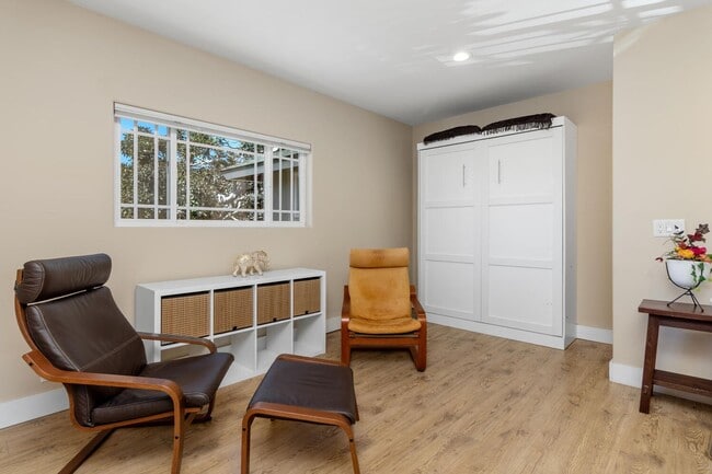 Building Photo - Charming Coastal Studio in Carlsbad - Furnished, all utilities + wi-fi included!