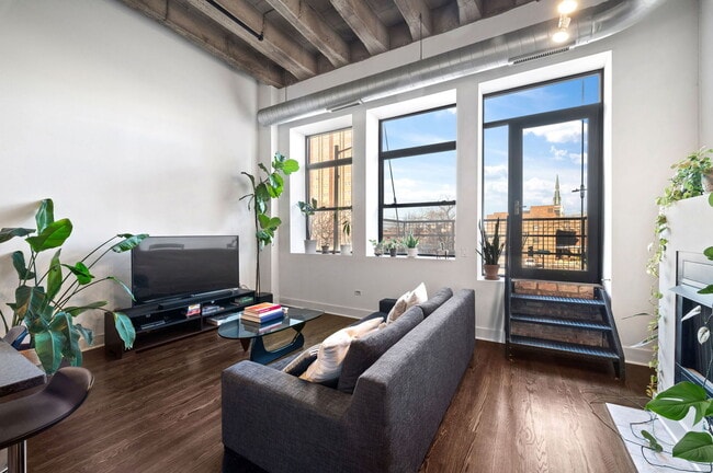 Building Photo - 1645 W Ogden Ave