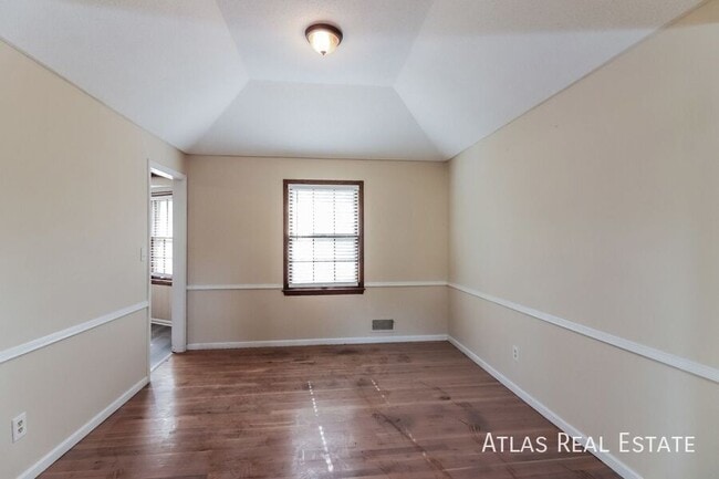 Building Photo - 9011 W 105th St