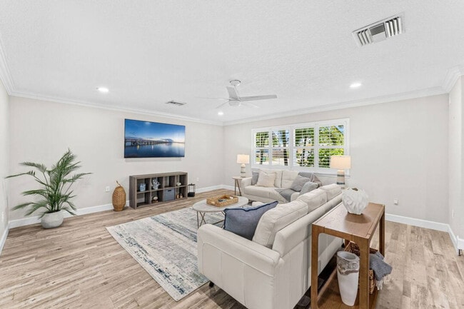 Building Photo - 1109 Seminole Dr