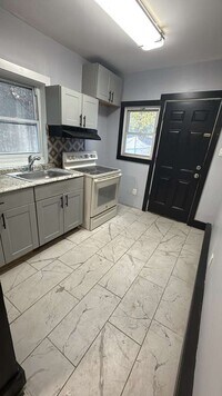 Building Photo - 87 Breunig Ave