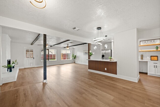 Building Photo - 11303 Trudeau Dr