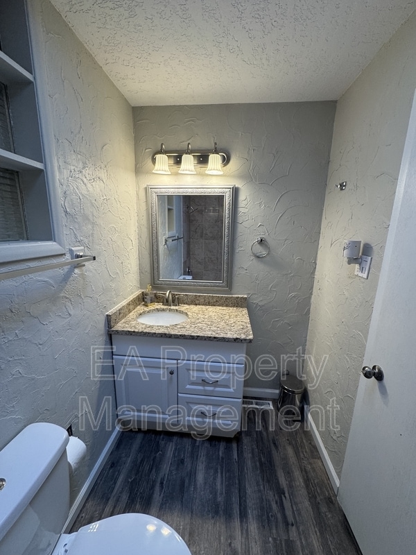 Building Photo - 1417 Dorothy St NE