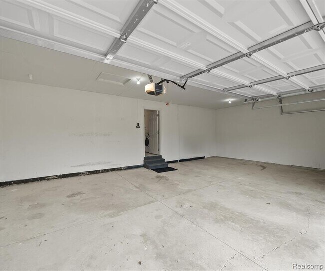 Building Photo - 5864 Willow Ridge Dr