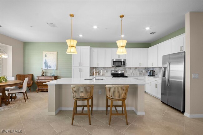 Building Photo - 15285 Grn Acrs Ave