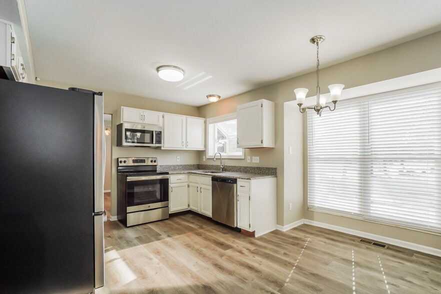 Building Photo - 5305 Frisco Dr