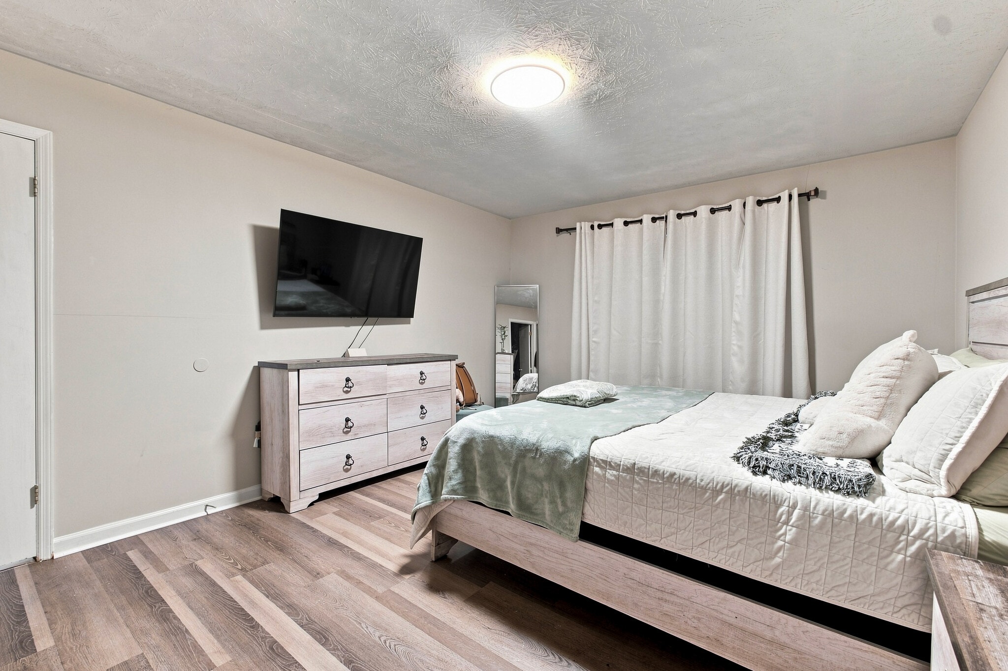 Master Bedroom - 6425 Pinebark Way