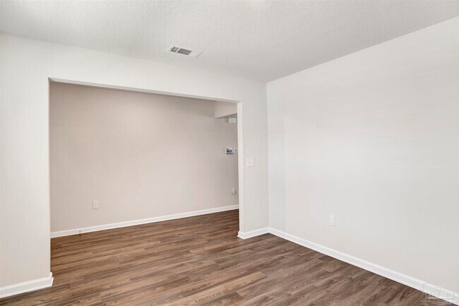 Building Photo - 5249 Peach Dr