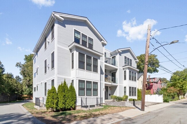 Building Photo - 2 Elm St