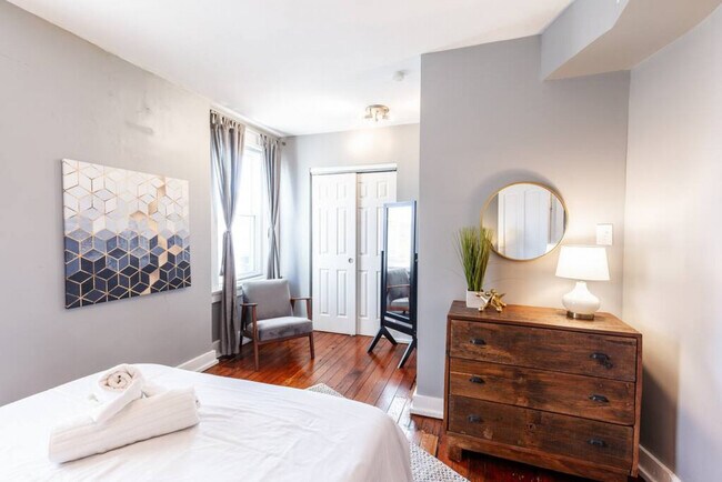 Building Photo - 1614 Mansfield St