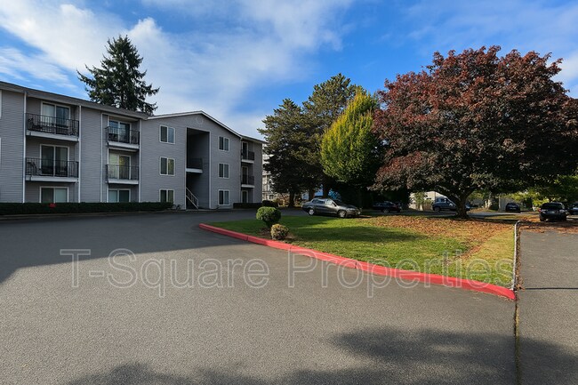 Building Photo - 7041 S 116th Pl