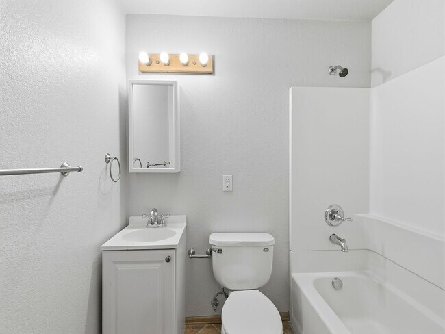 Building Photo - Spacious Townhome with Functional Layout