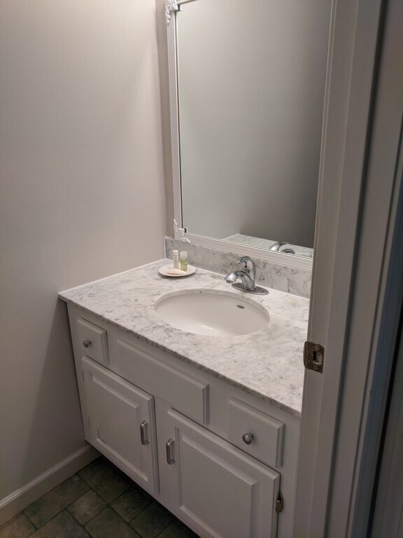 Building Photo - 6 Mansion Woods Dr