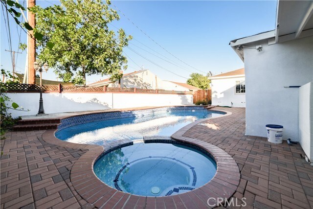 Building Photo - 623 N Nora Ave