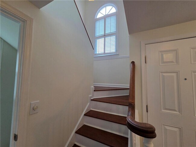 Building Photo - 8 Old Decatur Cir