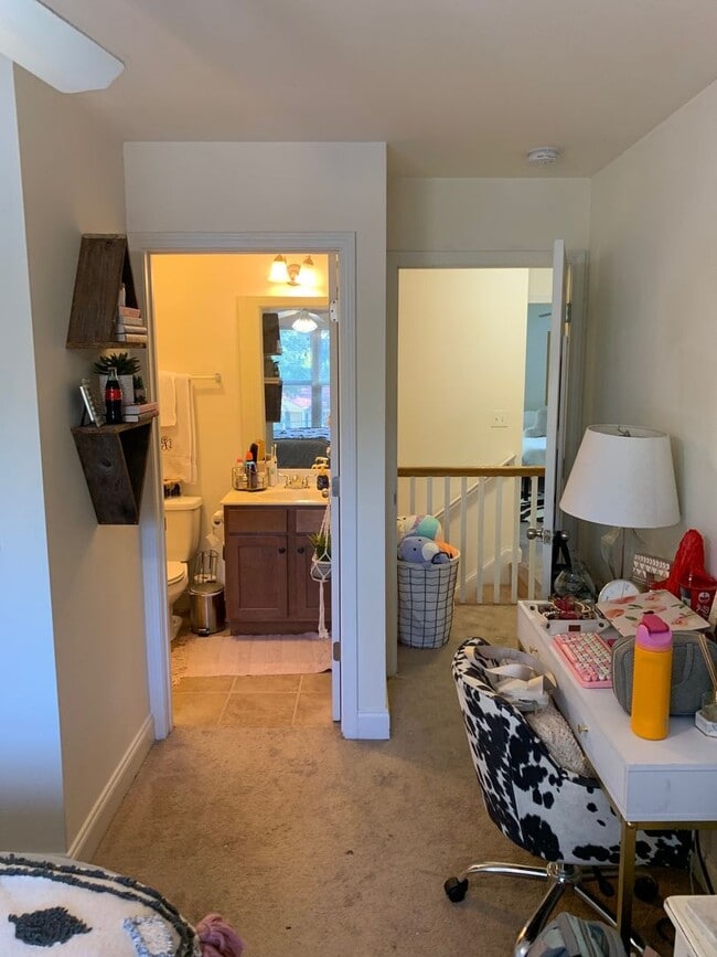 Building Photo - Four Bedroom Near Downtown Available for P...