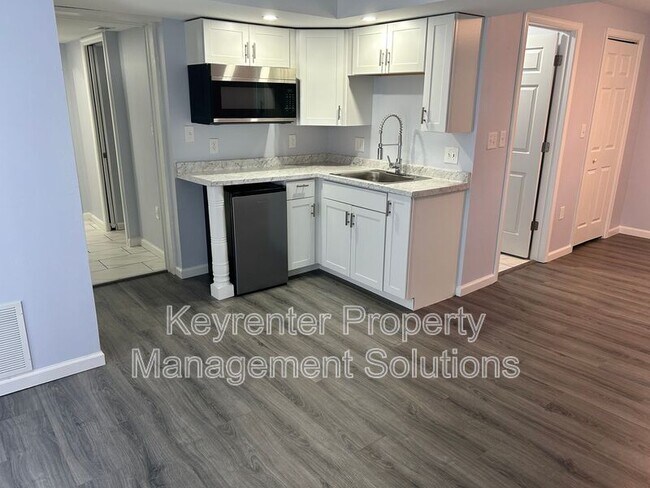 Building Photo - 421 N Charlotte Ave