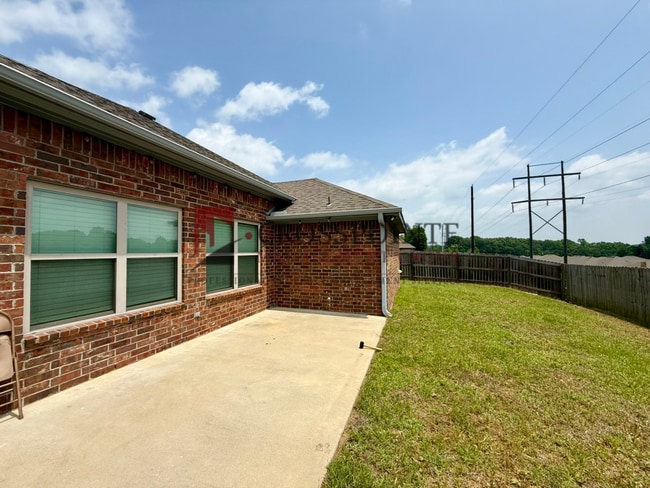 Building Photo - Coming Soon! 3 Bedroom, 2 Bathroom Home!