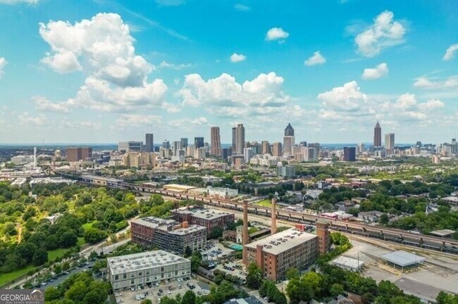 Building Photo - 154 Savannah St SE