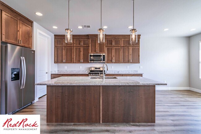 Building Photo - Beautiful 4-Bedroom 2.5 Bath with a 3 Car ...