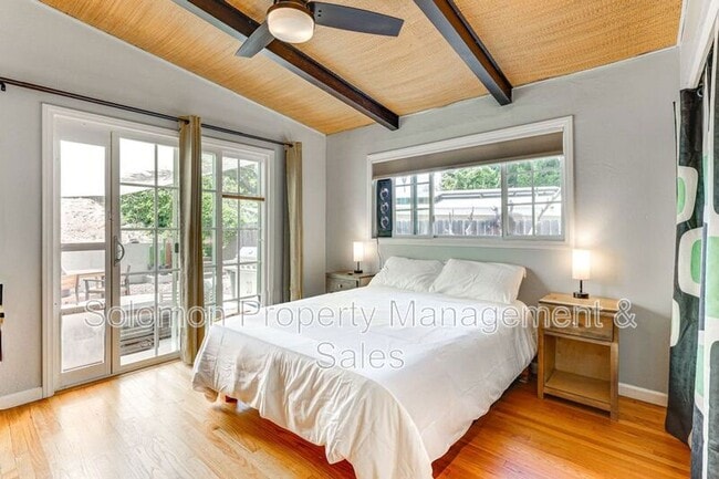 Building Photo - 901 Eucalyptus Ave