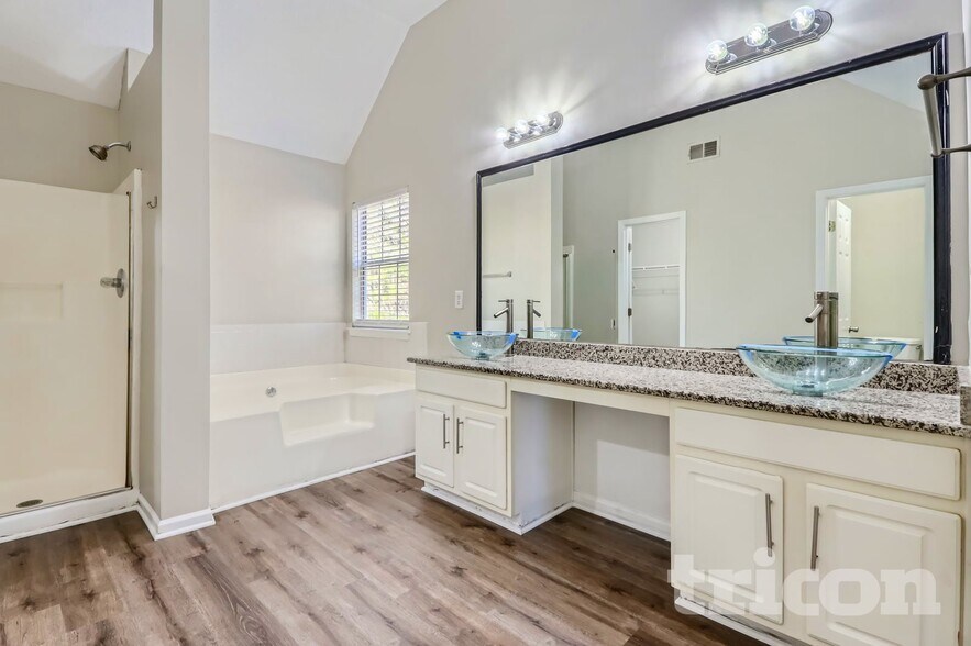 Building Photo - 589 Lakewater View Dr