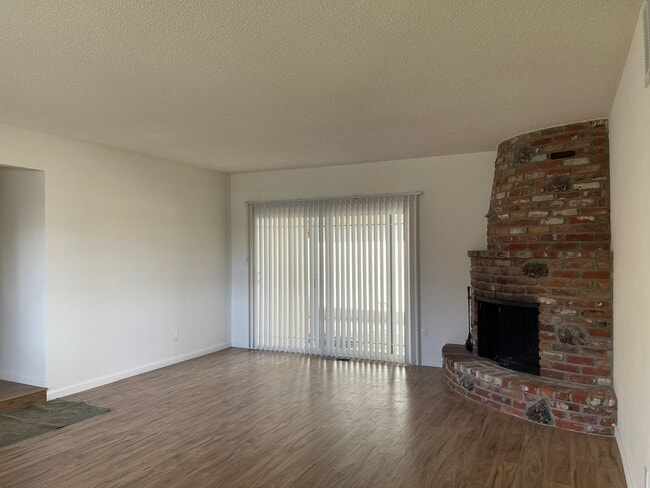 Building Photo - Newly renovated 3/2 Home in Quiet Neighbor...