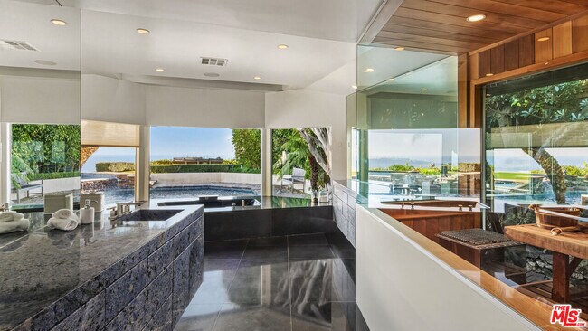 Building Photo - 29020 Cliffside Dr