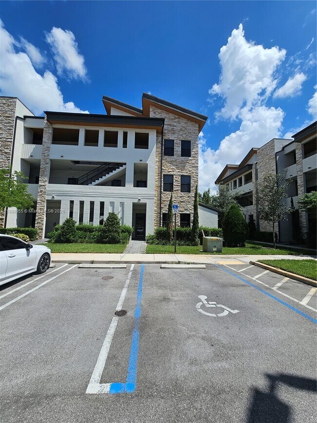Building Photo - 7831 NW 104th Ave