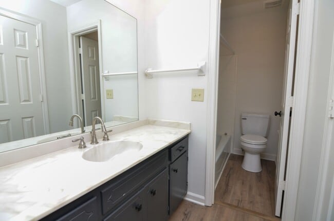 Building Photo - 230 Boxwood