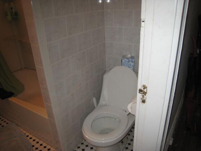 Building Photo - 4 Bed / 2 Bath in Brookline | Heat & Hot Water Included | 9/1