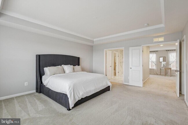Building Photo - 805 Basswood Dr