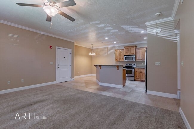 Building Photo - Available September 1 - Spacious 3 Bedroom...