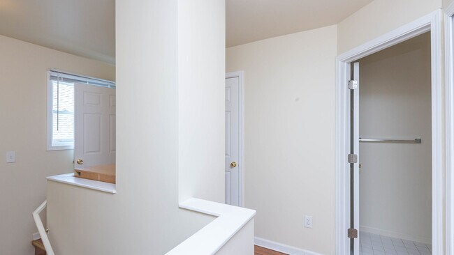Building Photo - 903 Sylvan Ave