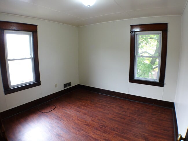 Building Photo - Nice Home in a Good Downtown Location with...