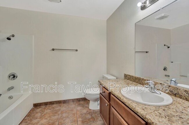 Building Photo - 225 W El Norte Pkwy