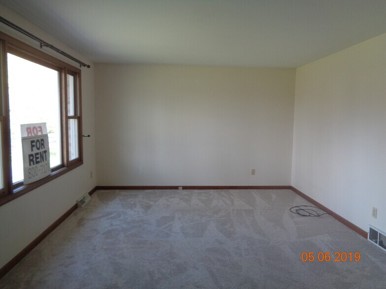 Building Photo - 1425 Como Park Blvd