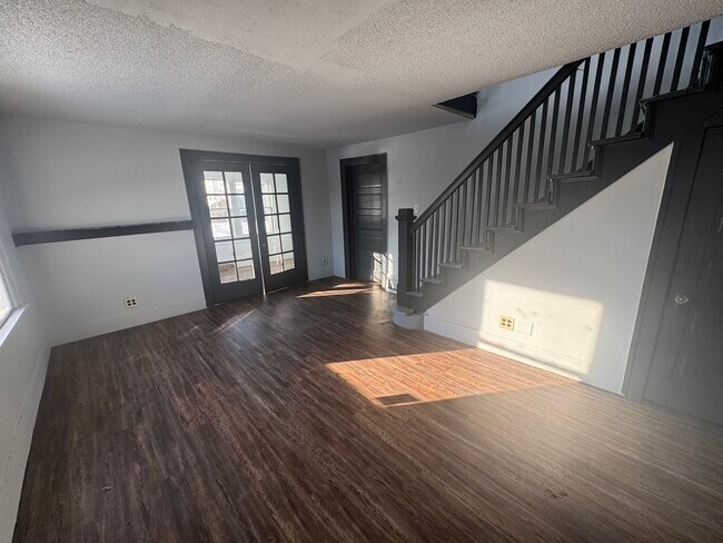 Building Photo - 1507 E Main St