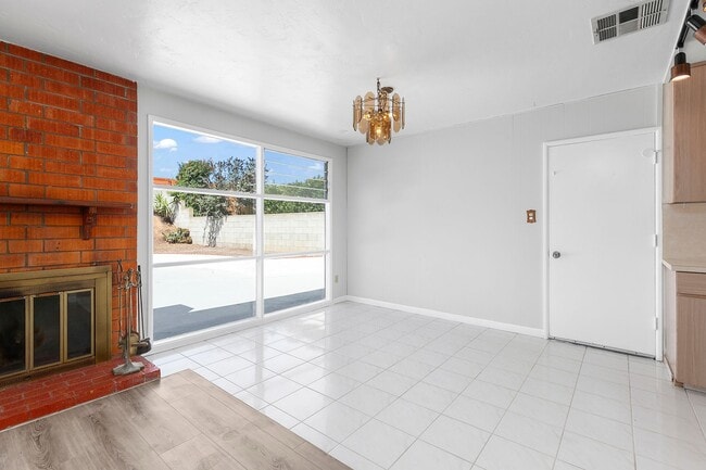 Building Photo - 4 Bedroom Home in Bay Park with Office and...