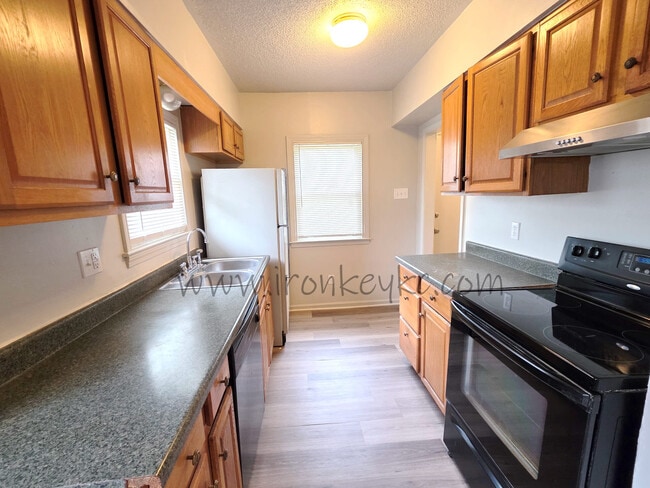 Building Photo - 2100 E 58th St