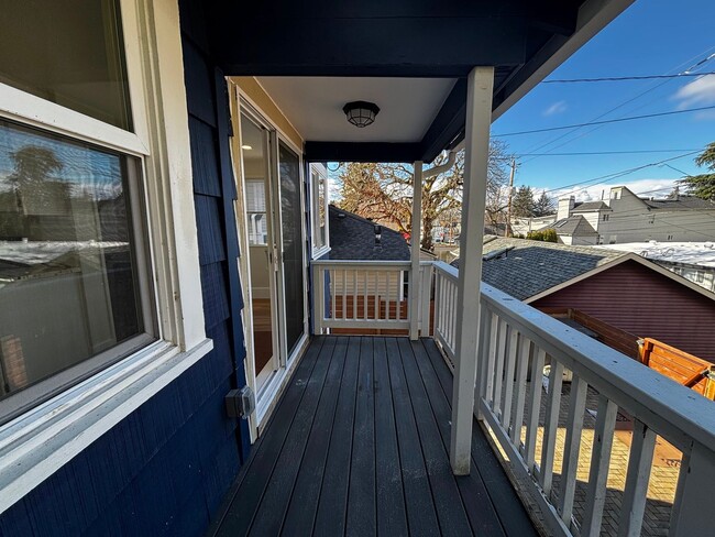 Building Photo - Charming duplex-style house in the heart of Green Lake and Tangletown
