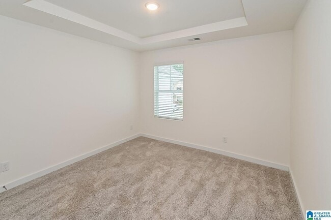 Building Photo - 585 The Heights Dr