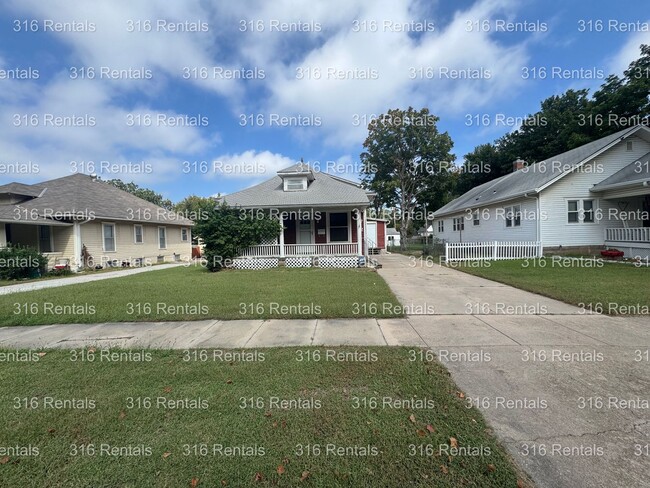 Building Photo - $845 - 2bed 1 bath - Single Family Home