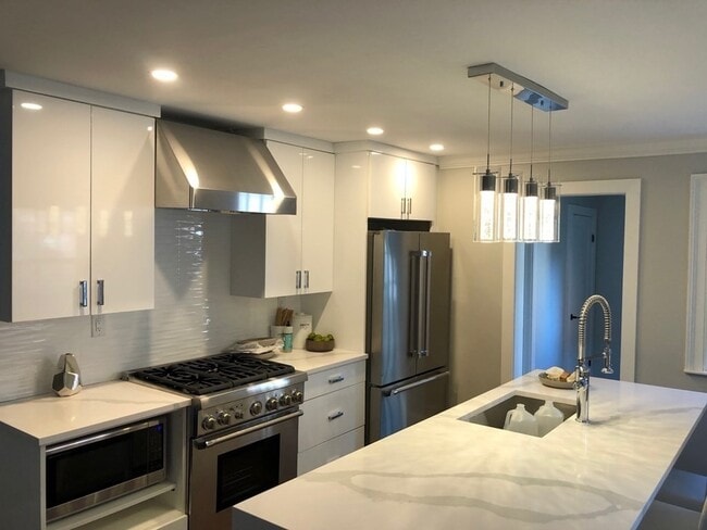 Building Photo - 36 Joy St