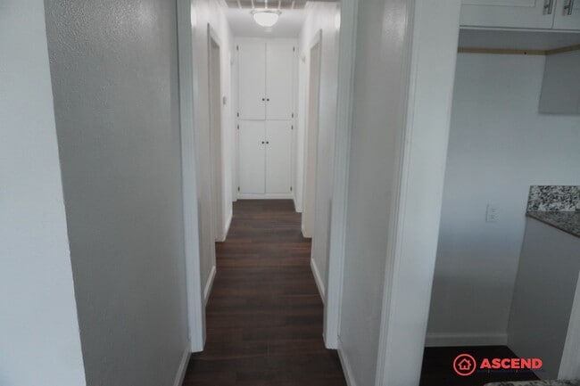 Building Photo - Home in Southeast Bakersfield!