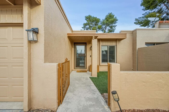 Building Photo - 17024 E Calle Del Sol