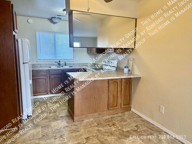 Building Photo - 1120 Yuma St