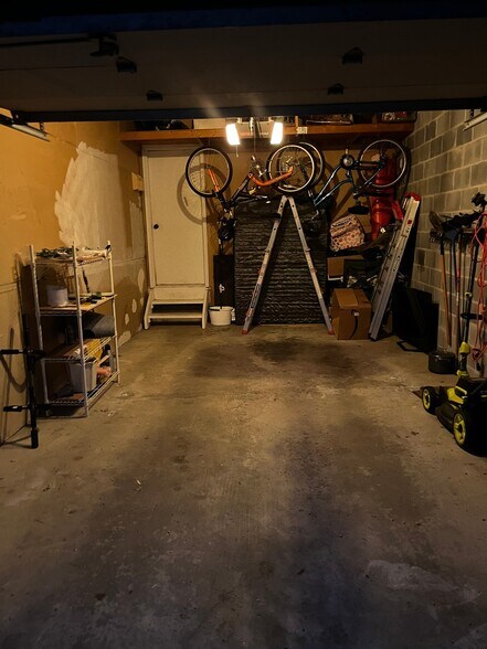 Building Photo - 47 Carol Ct