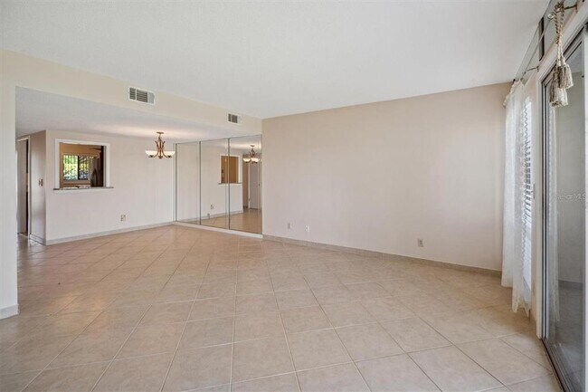 Building Photo - 44 Club House Dr